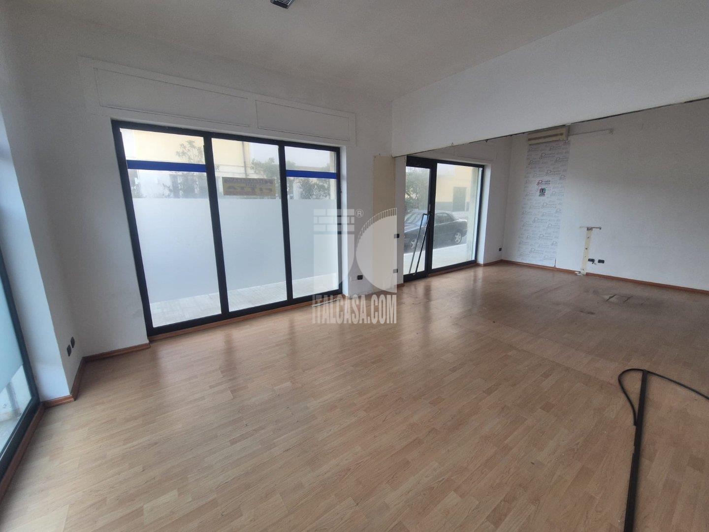 Magazzino in affitto a Crotone