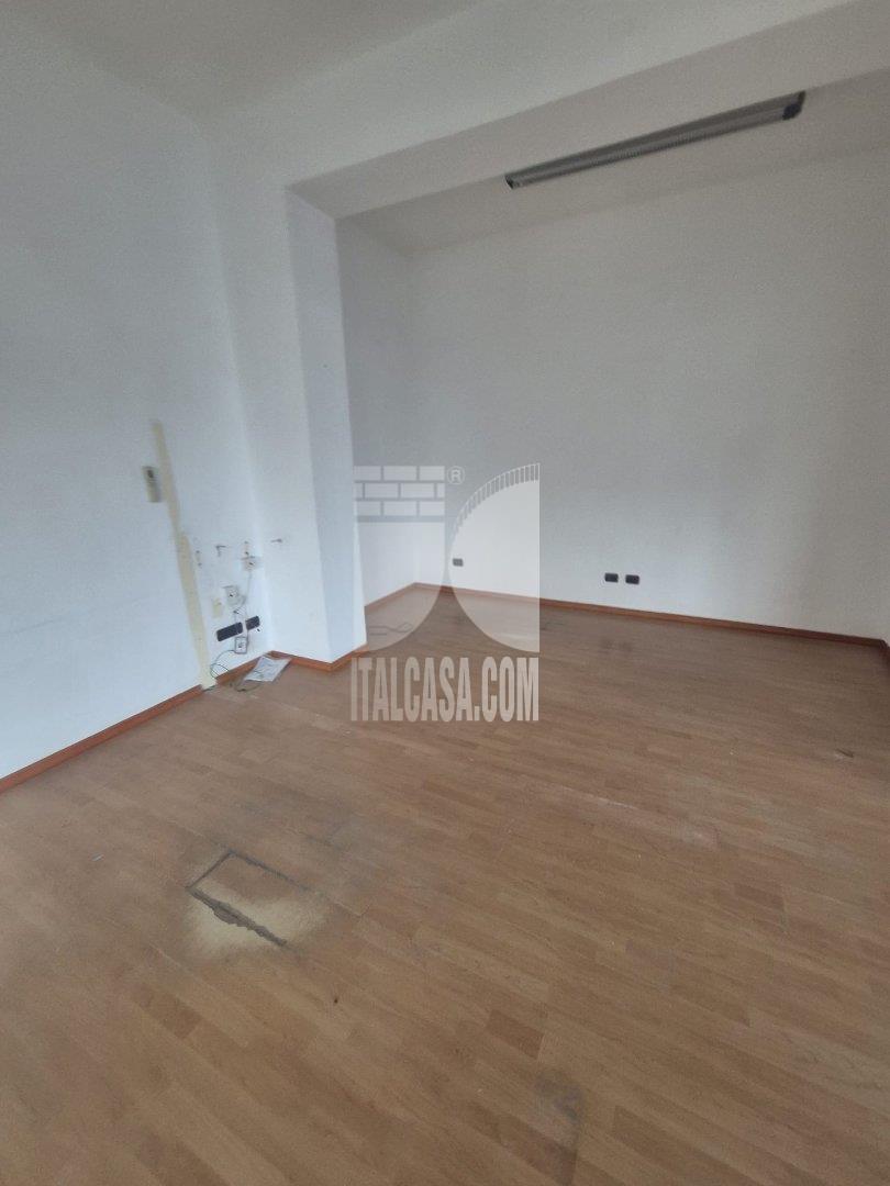 Magazzino in affitto a Crotone