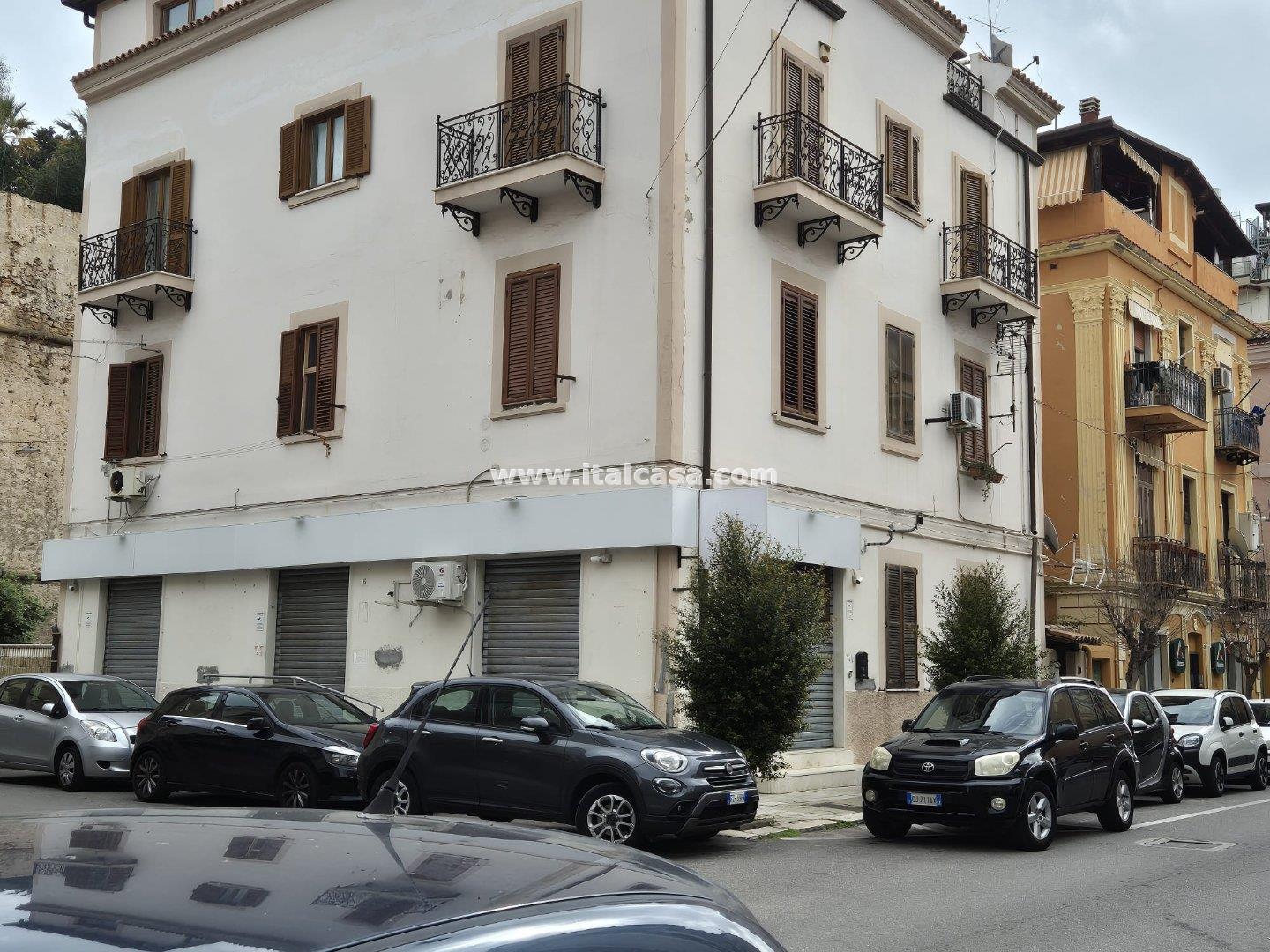 Magazzino in affitto a Crotone