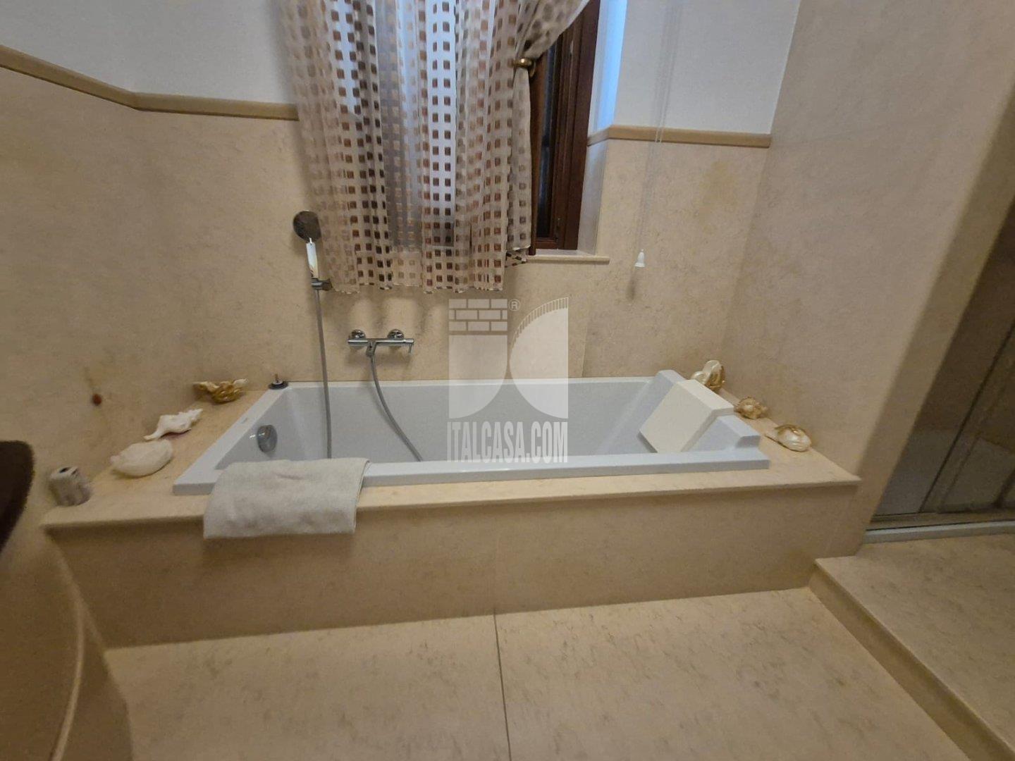 Villa Unifamiliare in vendita a Crotone