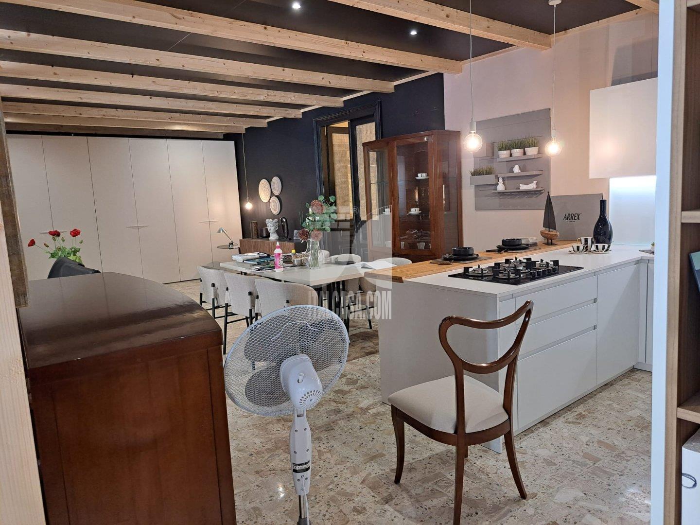 Negozio in vendita a Crotone