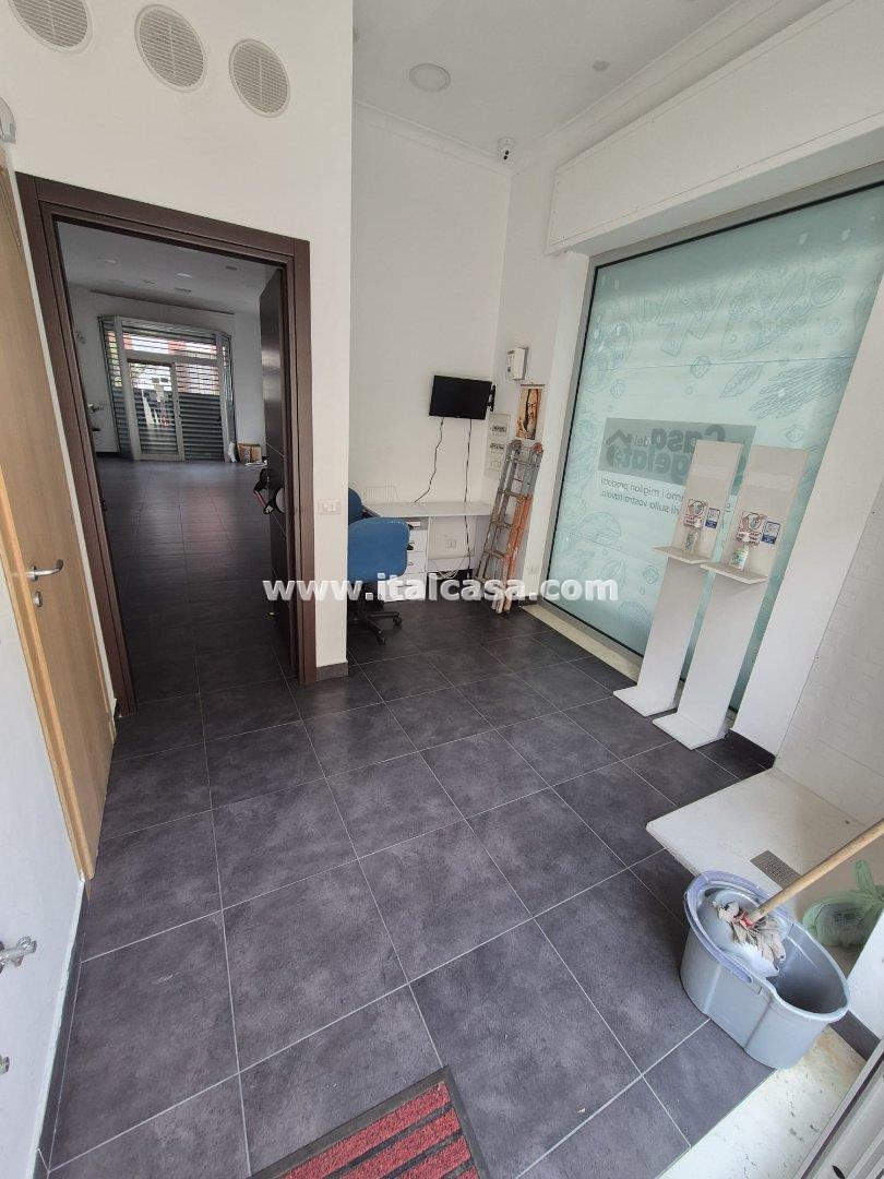 Magazzino in vendita a Crotone
