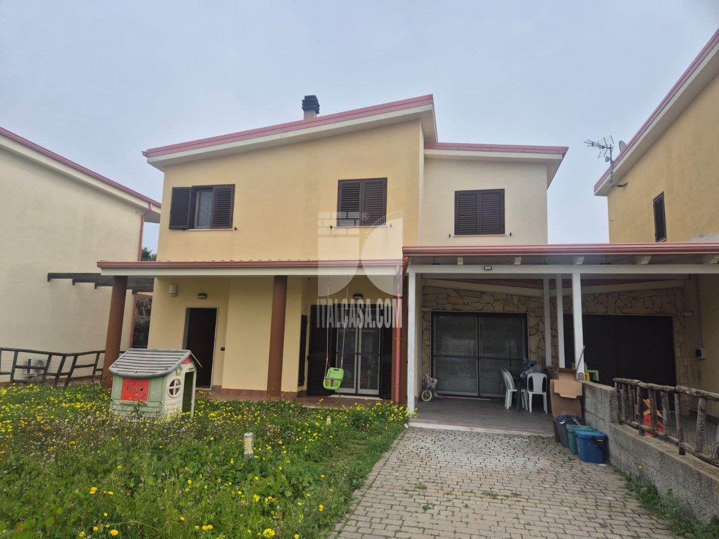 Villa Bifamiliare in vendita a Crotone