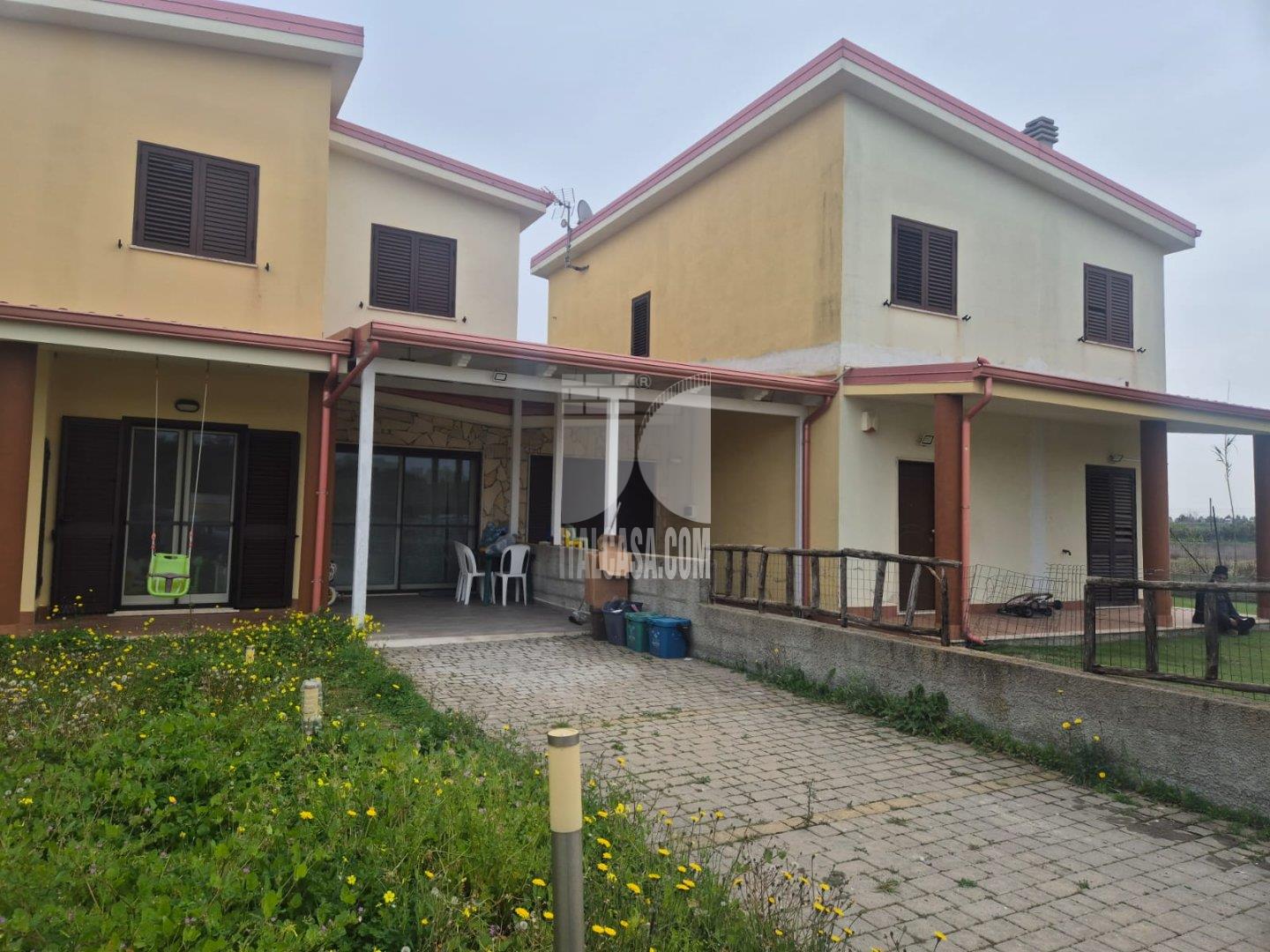 Villa Bifamiliare in vendita a Crotone