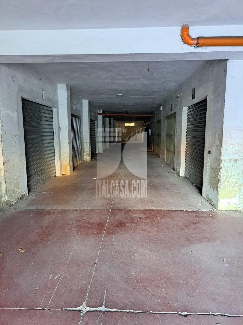 Deposito in vendita a Crotone