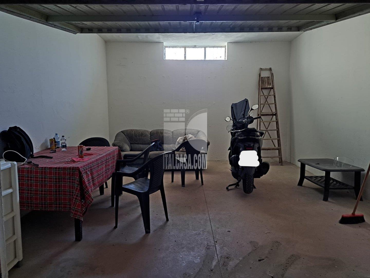 Deposito in vendita a Crotone