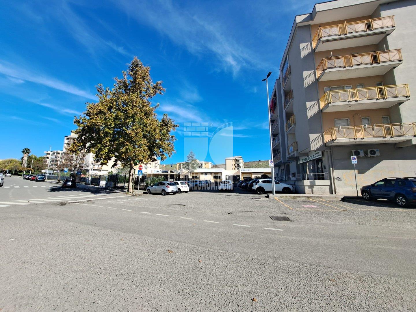 Deposito in vendita a Crotone