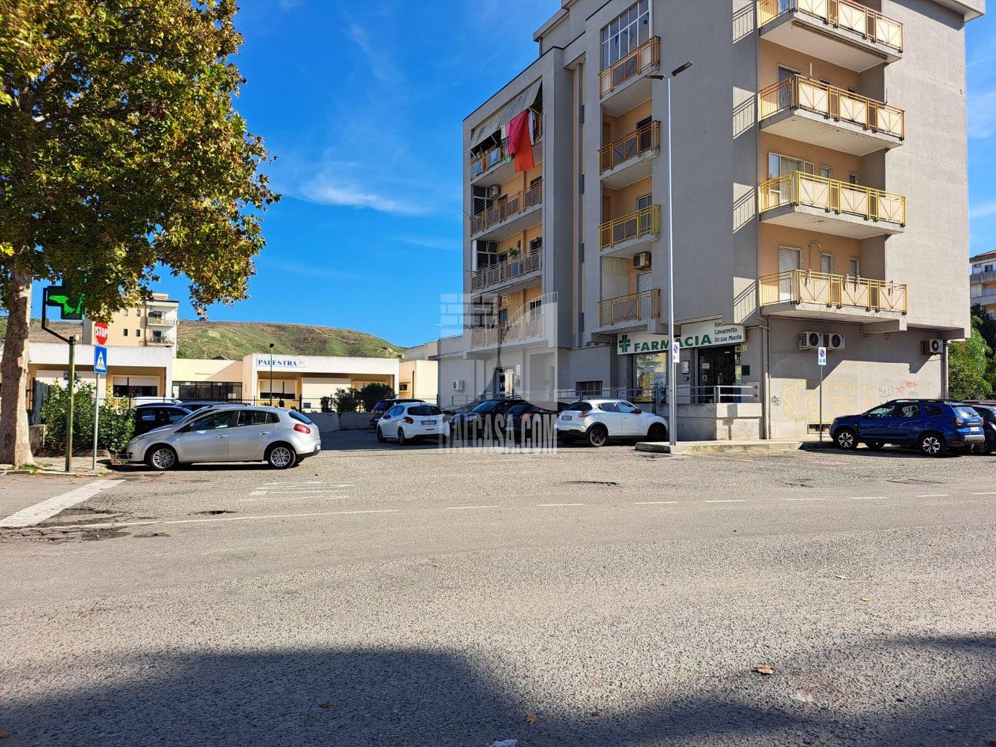 Deposito in vendita a Crotone