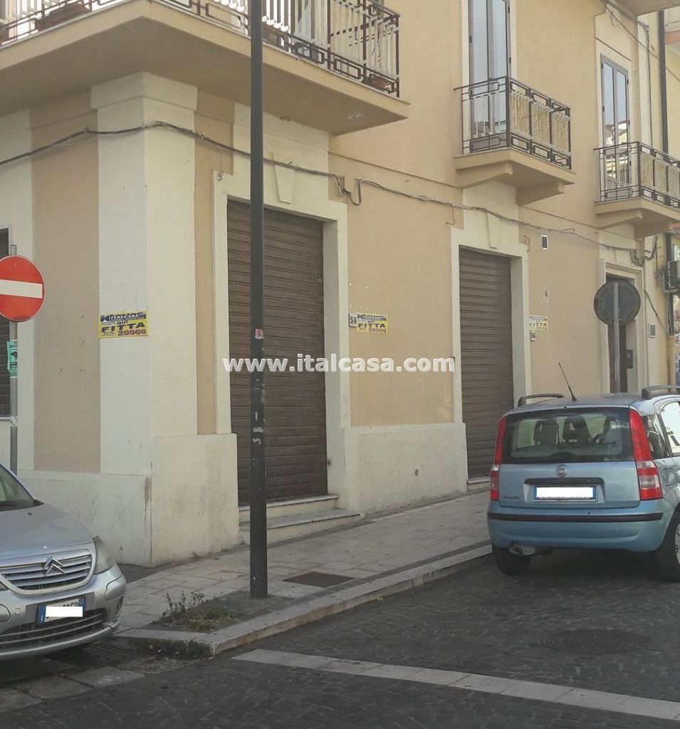 Magazzino in vendita a Crotone