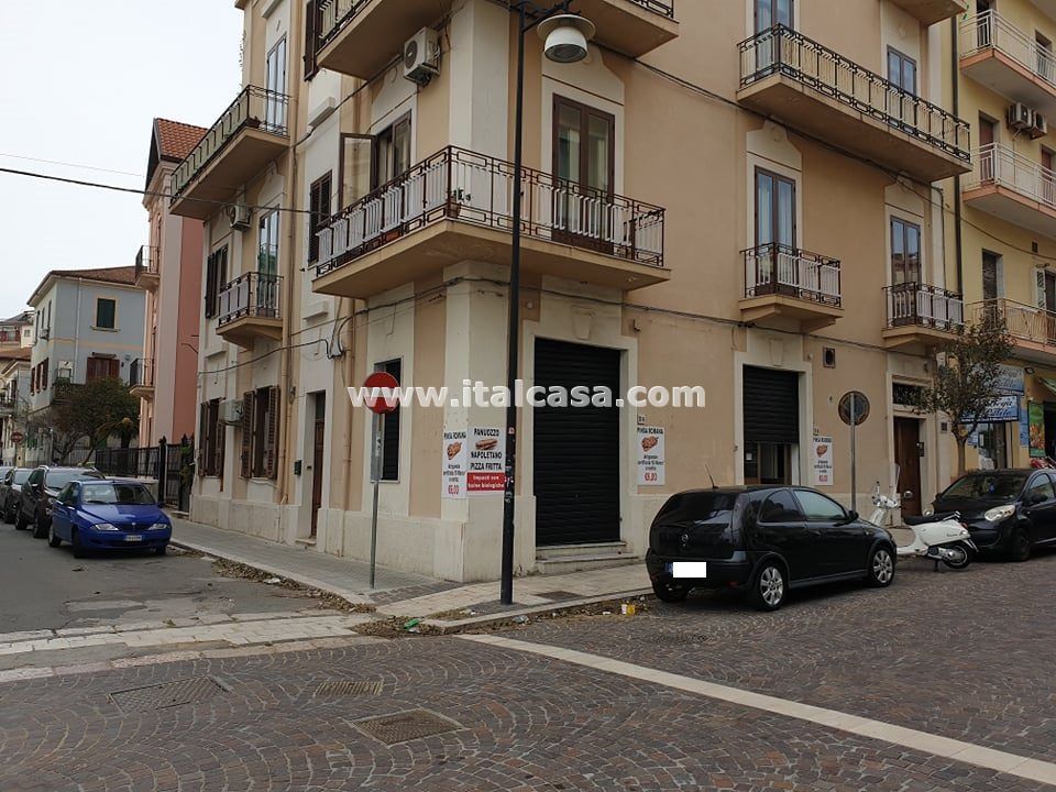 Magazzino in vendita a Crotone
