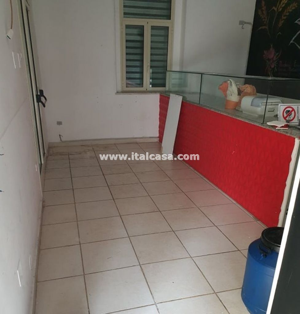 Magazzino in vendita a Crotone
