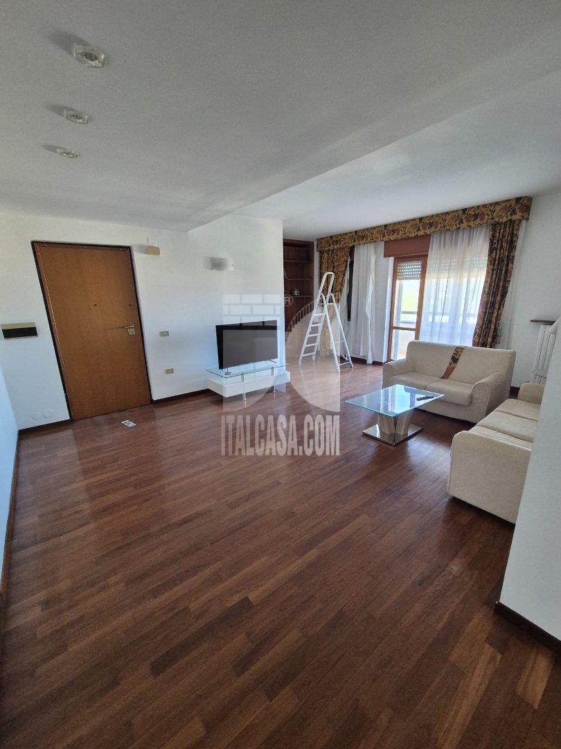 Appartamento in affitto a Crotone