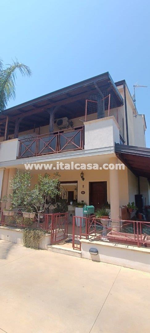 Villa a schiera di testa in vendita a Crotone