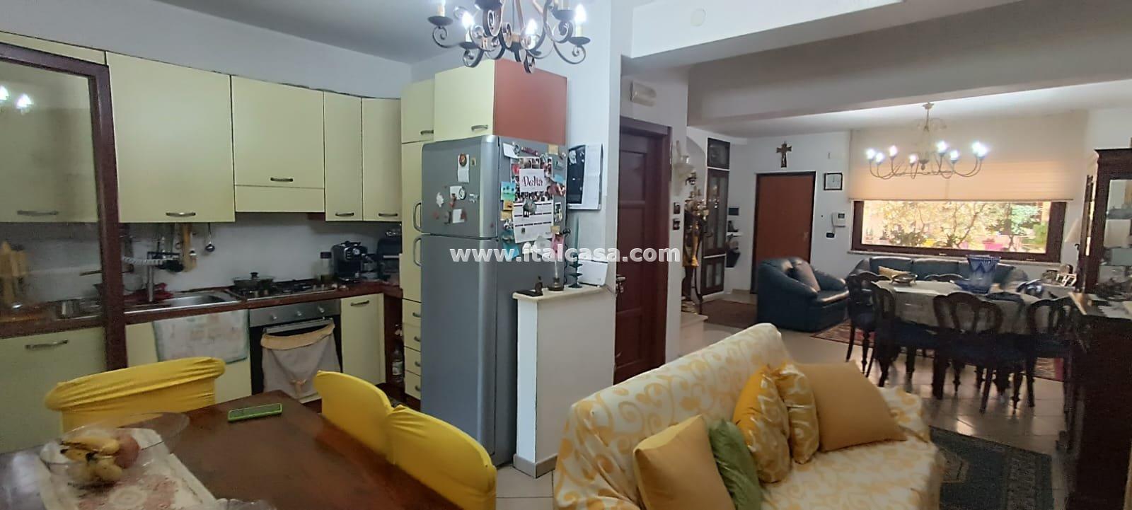 Villa a schiera di testa in vendita a Crotone