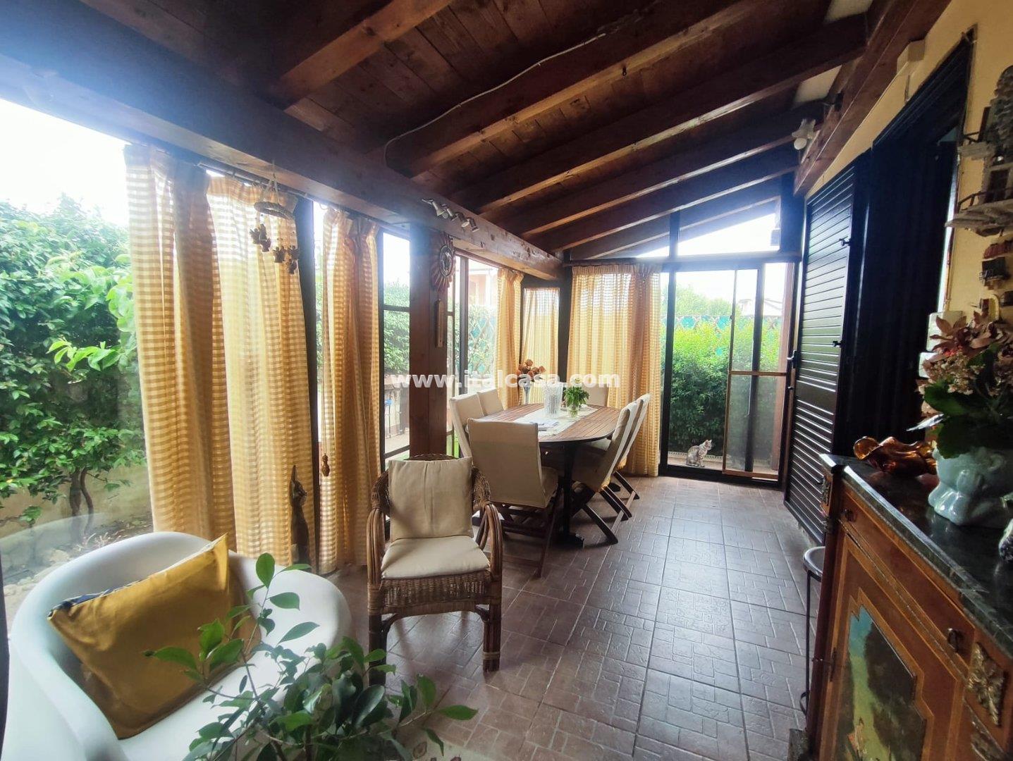 Villa a schiera di testa in vendita a Crotone