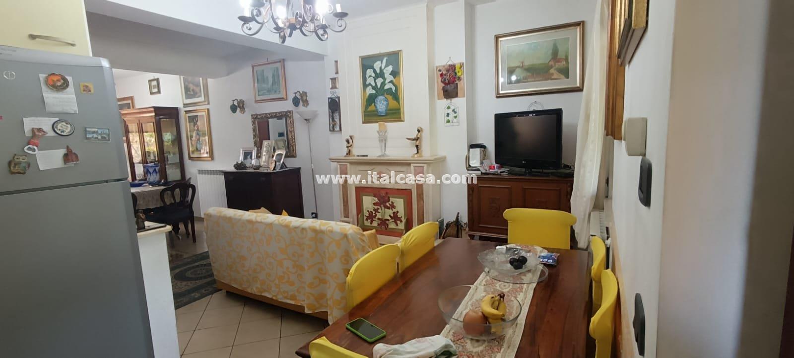 Villa a schiera di testa in vendita a Crotone