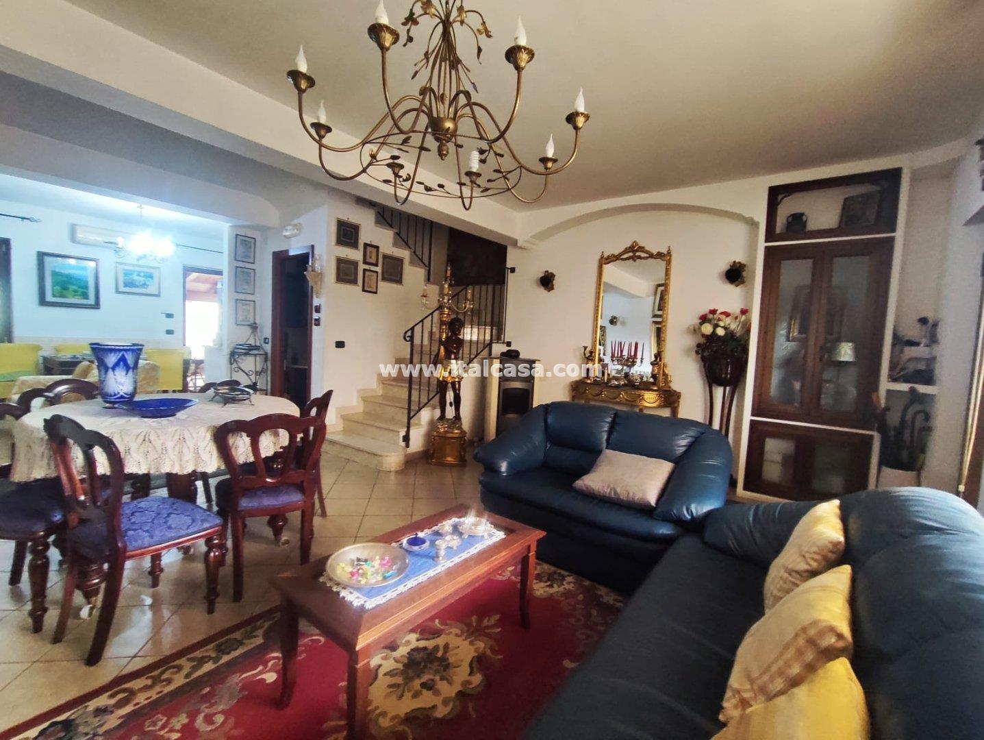 Villa a schiera di testa in vendita a Crotone