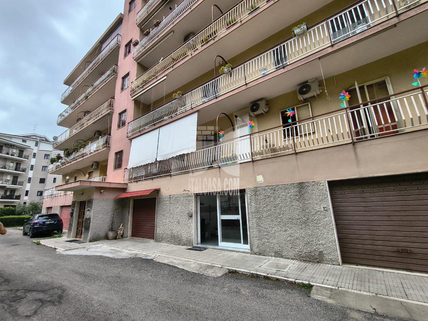 Magazzino in affitto a Crotone