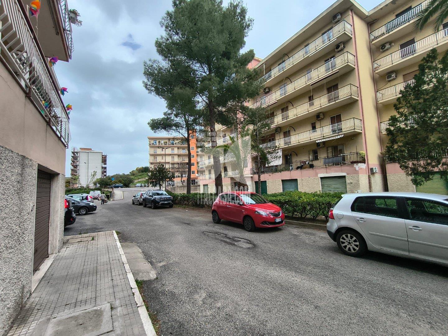Magazzino in affitto a Crotone