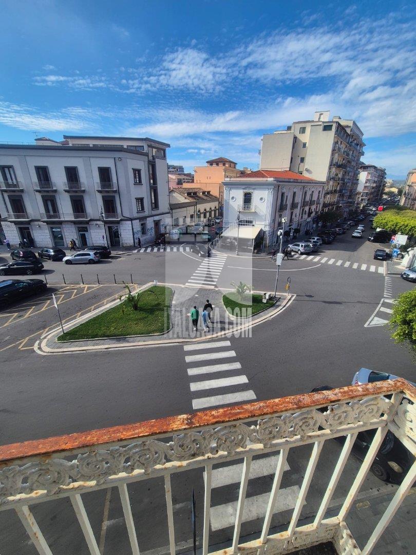 Ufficio in affitto a Crotone