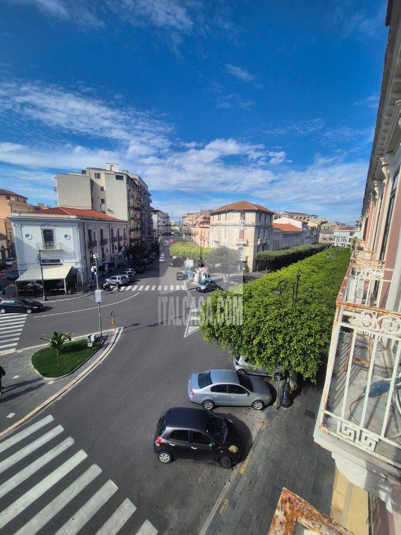 Ufficio in affitto a Crotone