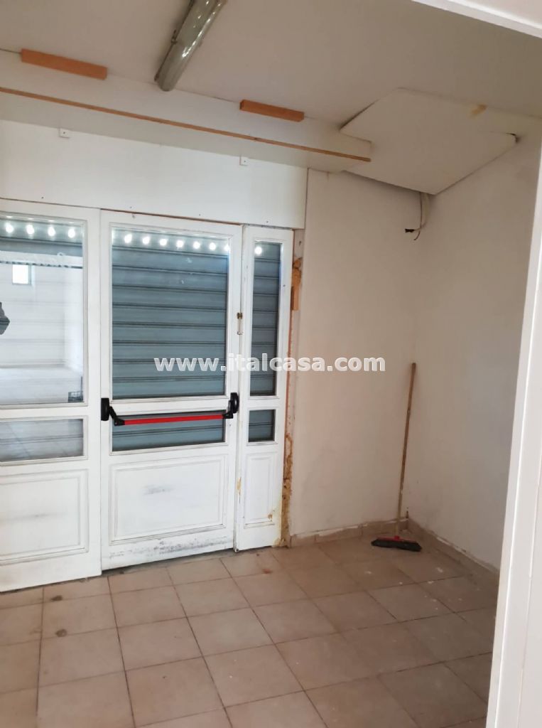 Magazzino in vendita a Crotone