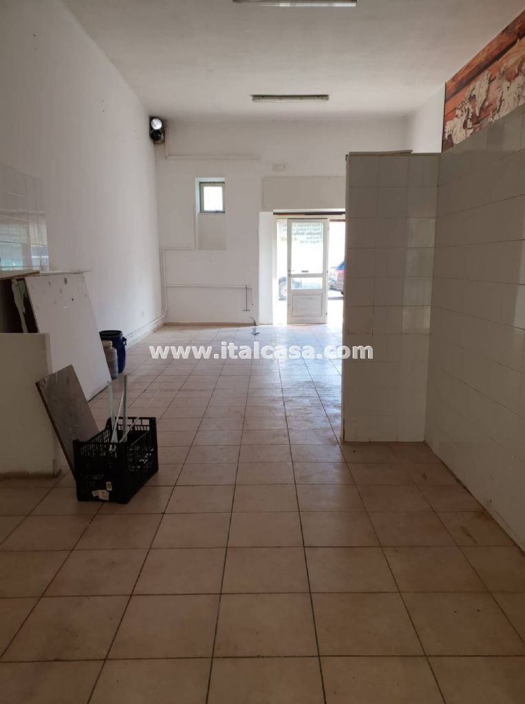 Magazzino in vendita a Crotone