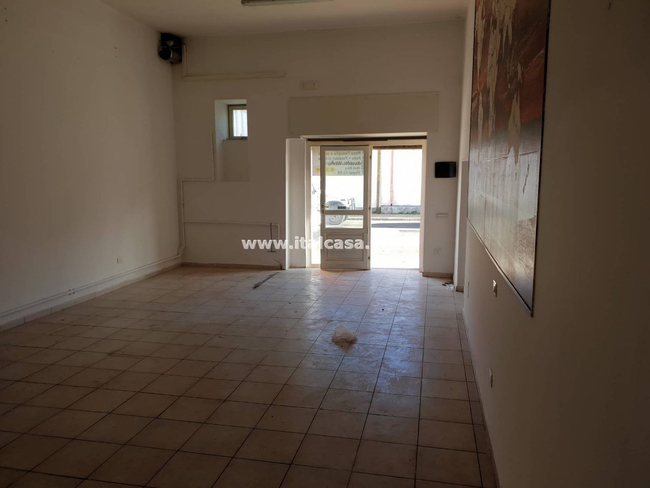 Magazzino in vendita a Crotone