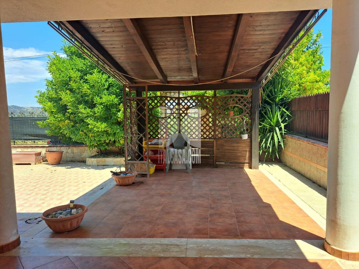 Villa Bifamiliare in vendita a Crotone