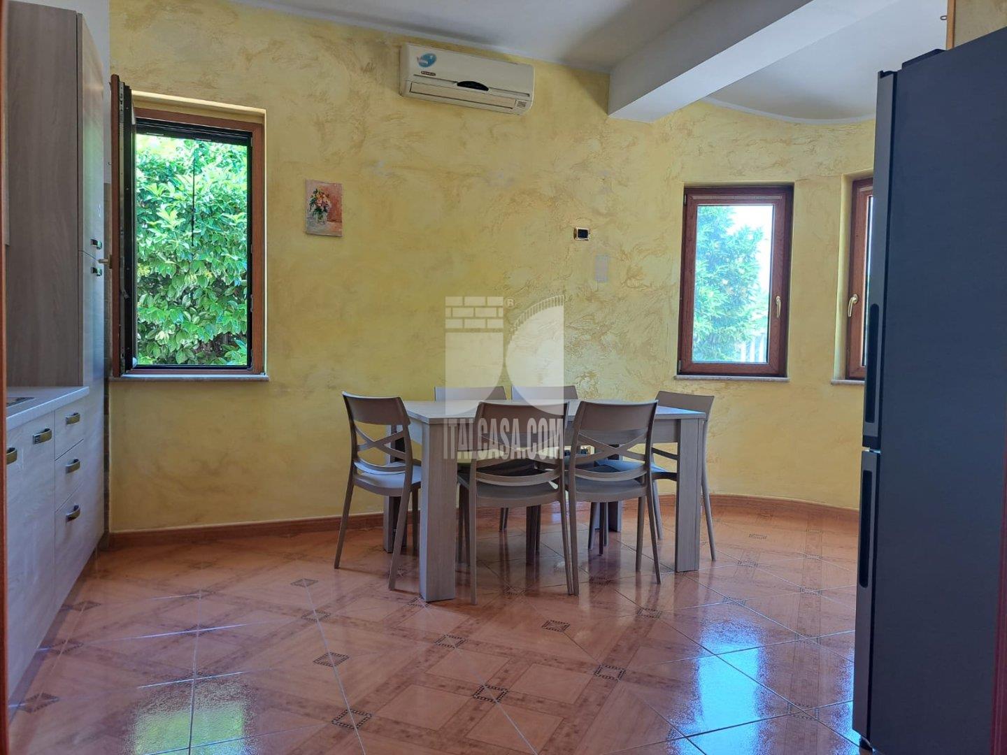 Villa Bifamiliare in vendita a Crotone