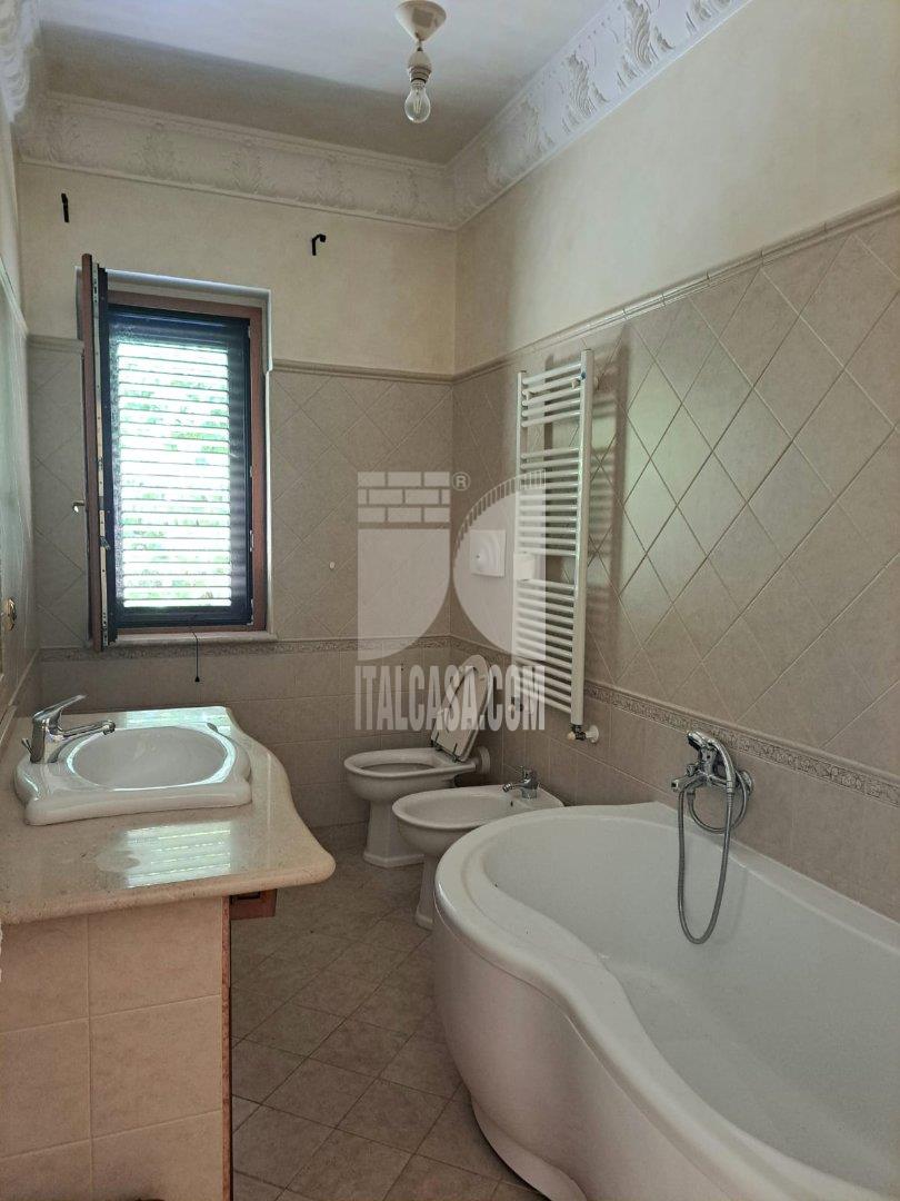 Villa Bifamiliare in vendita a Crotone