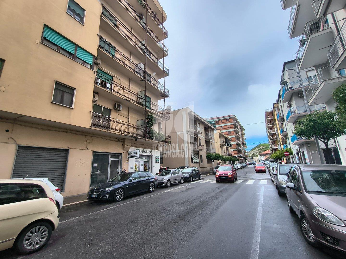 Magazzino in vendita a Crotone