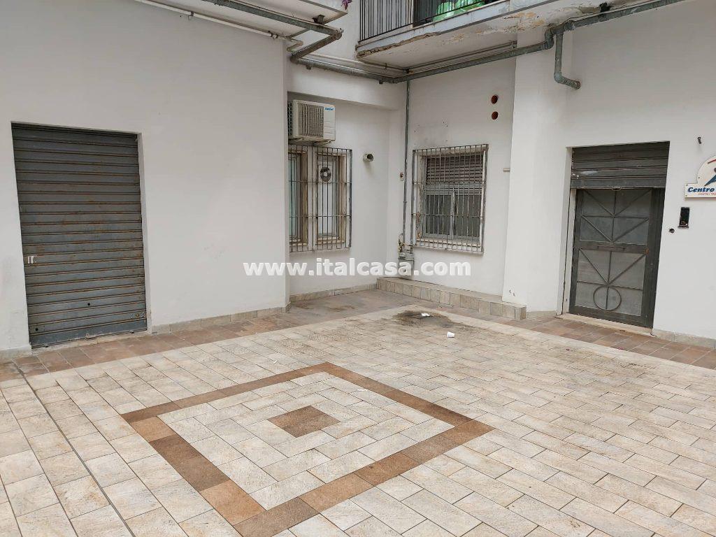 Magazzino in vendita a Crotone
