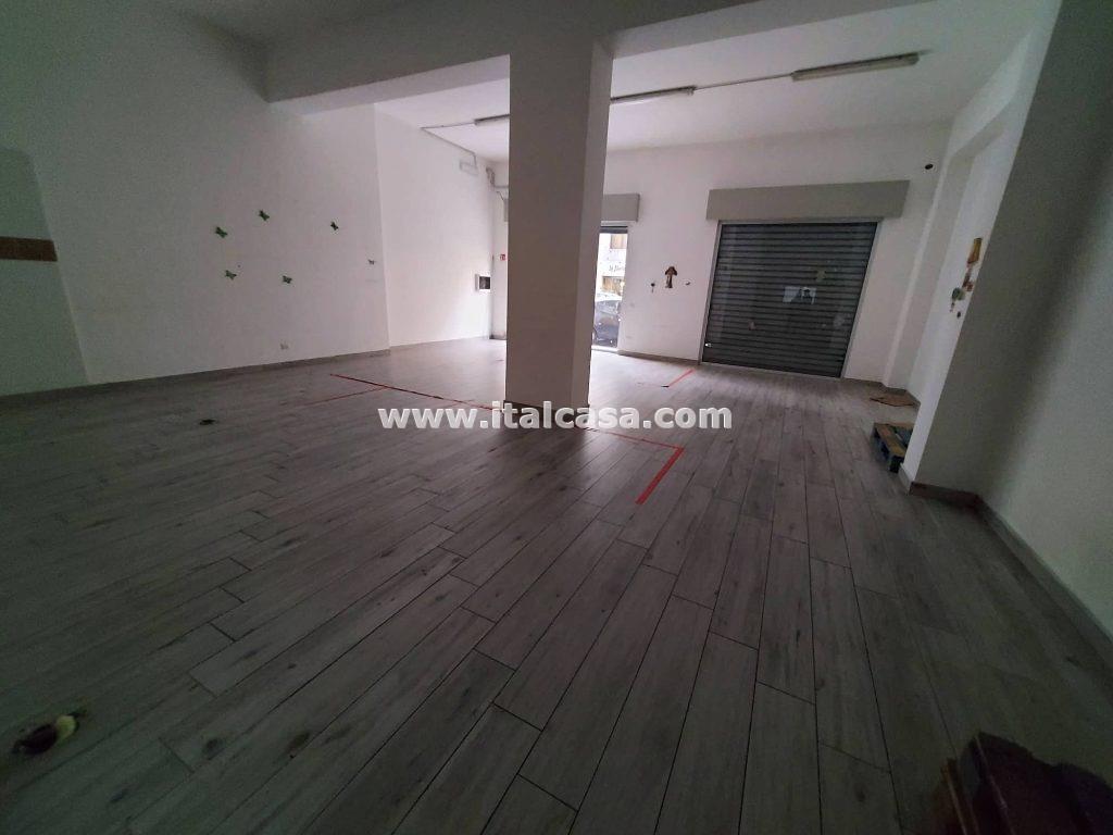 Magazzino in vendita a Crotone