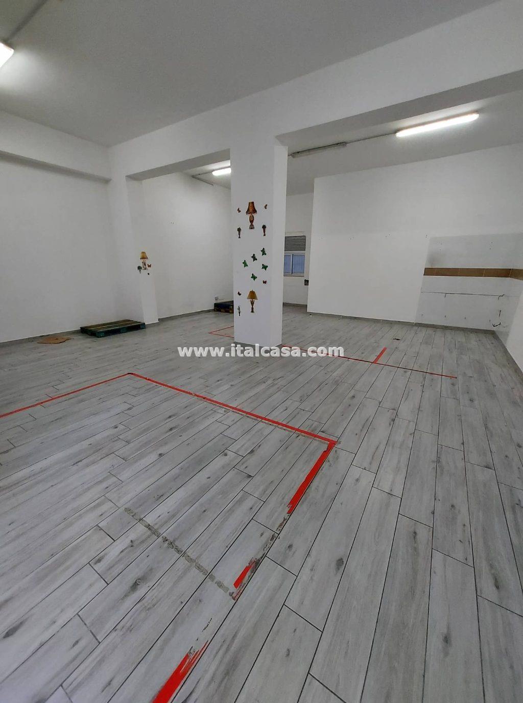 Magazzino in vendita a Crotone