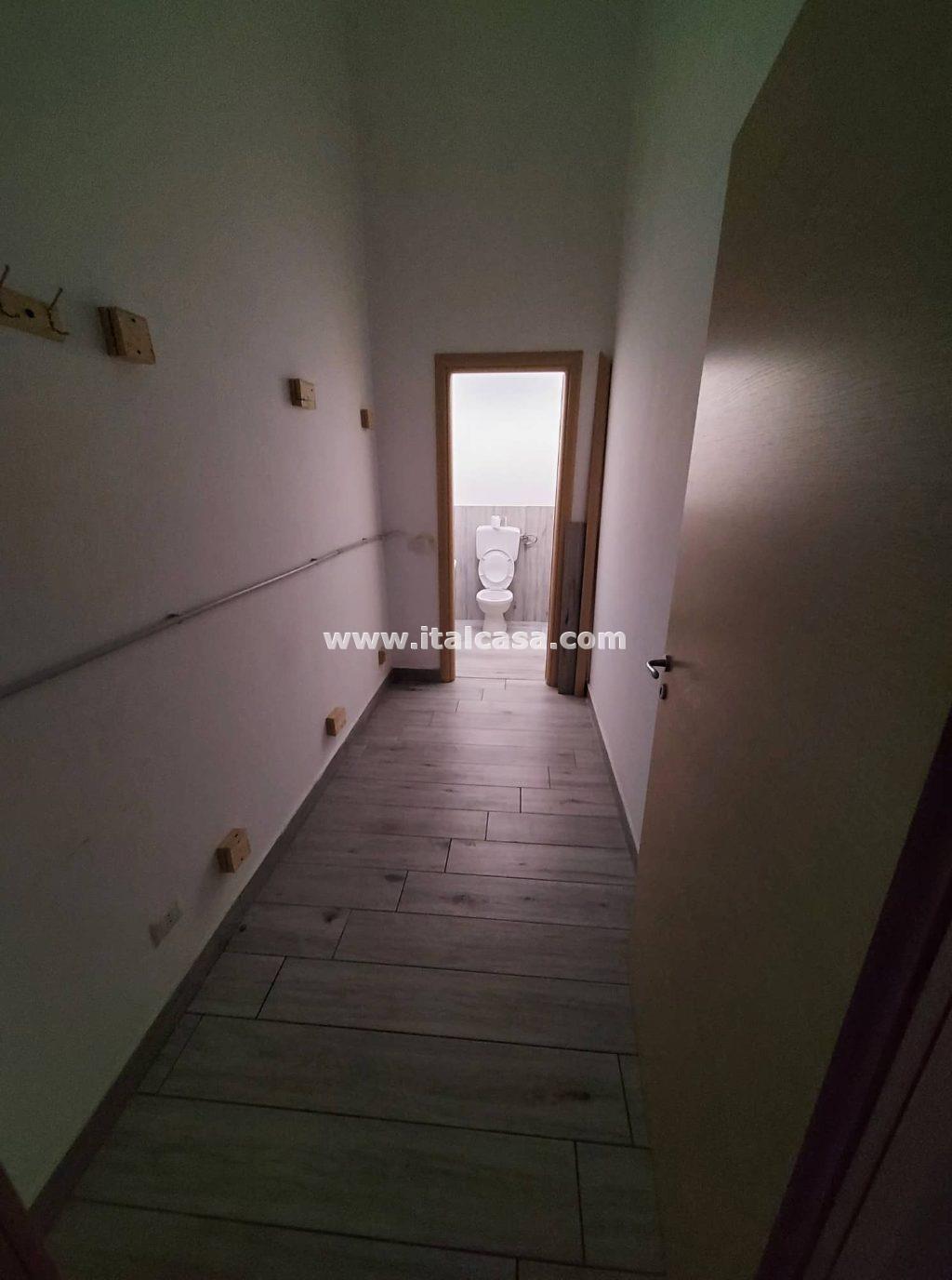 Magazzino in vendita a Crotone