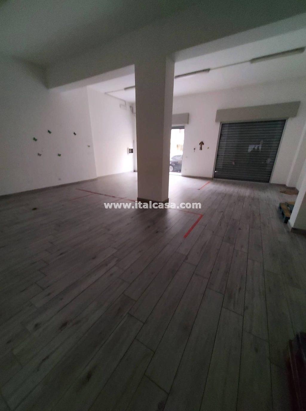 Magazzino in vendita a Crotone