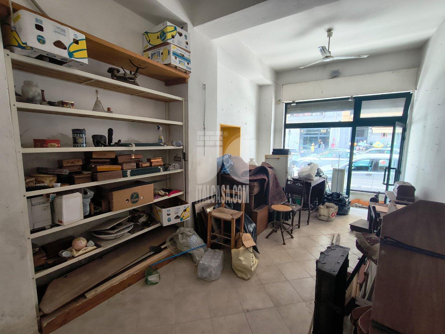 Deposito in vendita a Crotone