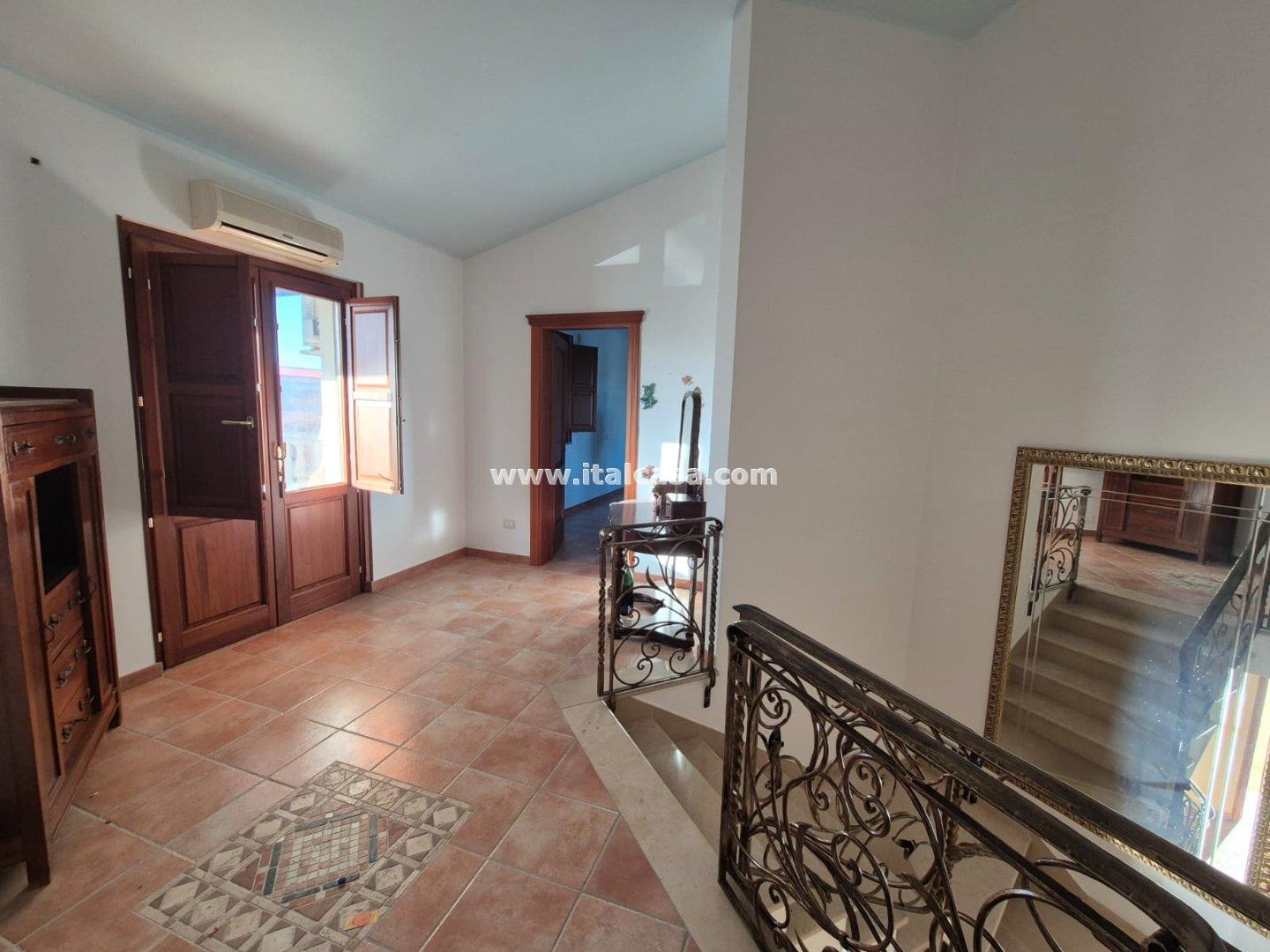 Villa Unifamiliare in vendita a Crotone