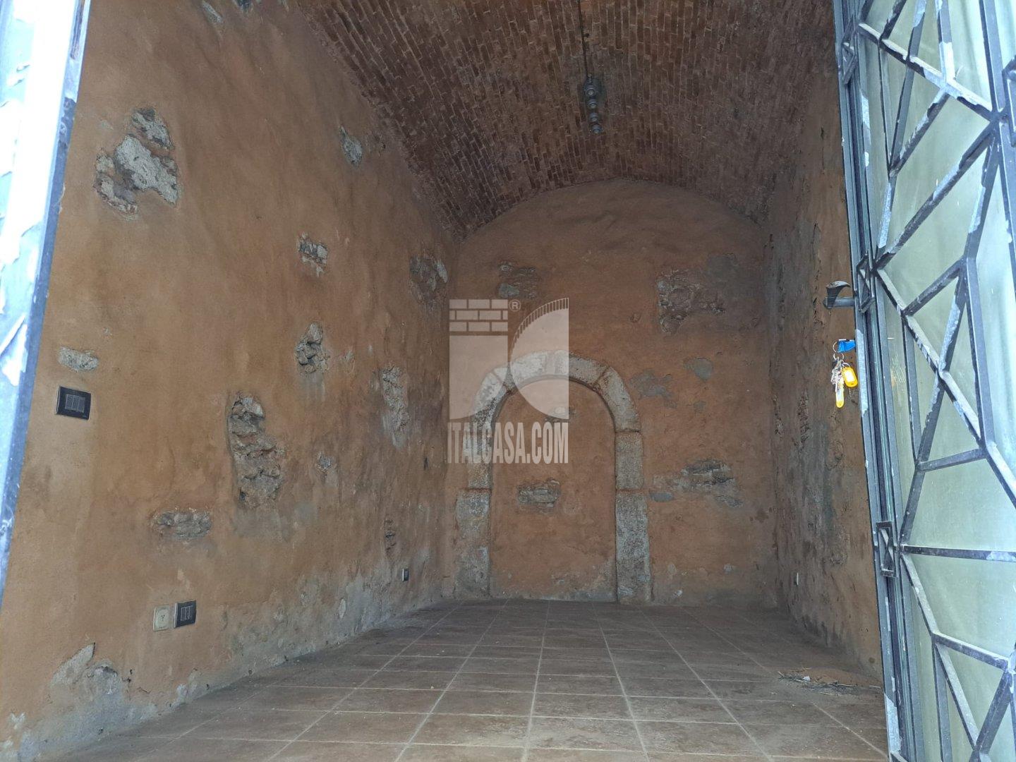 Magazzino in vendita a Crotone