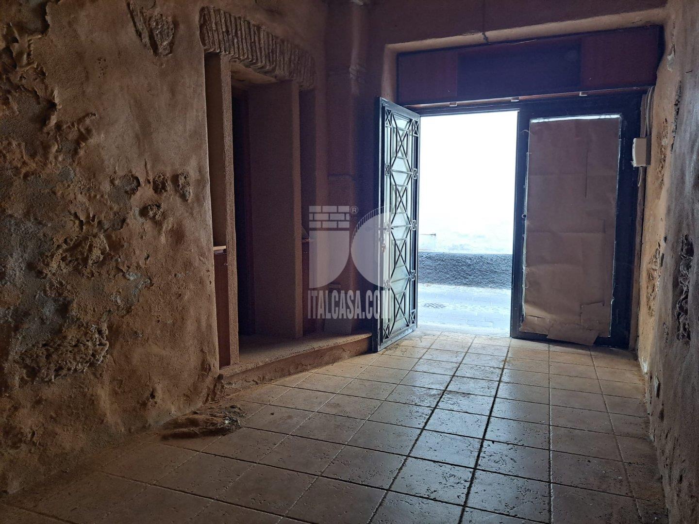 Magazzino in vendita a Crotone