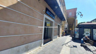 Magazzino in vendita a Crotone