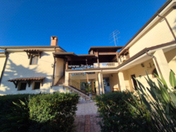 Villa Unifamiliare in vendita a Crotone